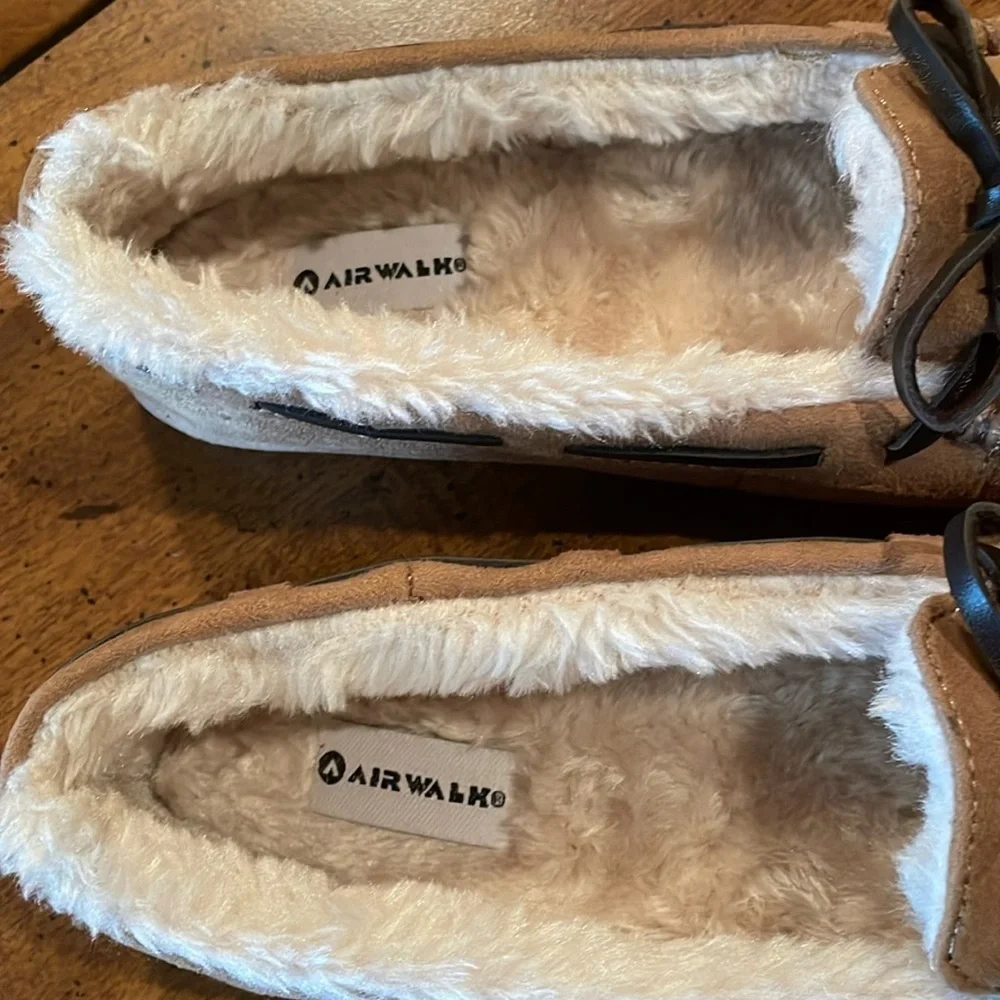 AIRWALK Girls Sherpa Lined Slippers - size 2